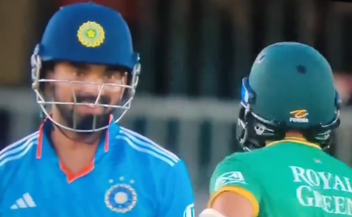 केशव महाराज के आते ही स्टेडियम में बजने लगा 'राम सिया राम', केएल राहुल का दिल भी गदगद हुआ, देखें वायरल वीडियो