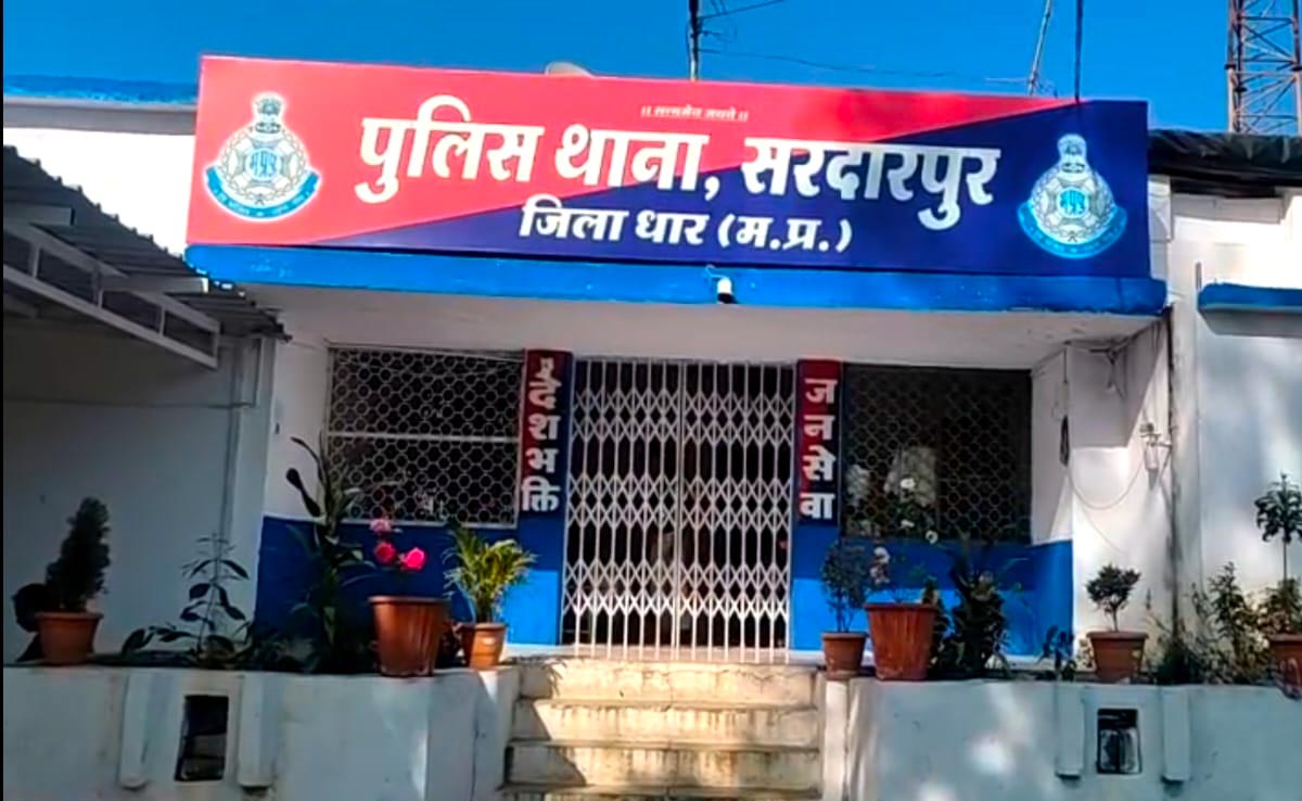 MP News: प्रेमी बना हैवान, प्रेमिका पर केरोसिन डालकर ज़िंदा जलाया, युवती की हालत गंभीर