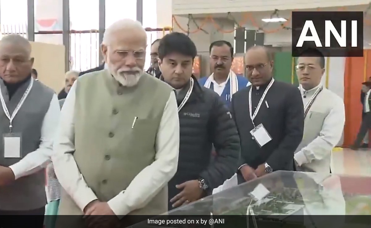 "मेगा रोड शो, रेलवे स्टेशन का उद्घाटन", PM मोदी ने अब अयोध्या को दी इंटरनेशनल एयरपोर्ट की सौगात "मेगा रोड शो, रेलवे स्टेशन का उद्घाटन", PM मोदी ने अब अयोध्या को दी इंटरनेशनल एयरपोर्ट की सौगात