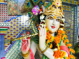 Lord Krishna: माखन चुराने और खाने के बाद उसे जमीन पर क्यों बिखेर देते थे श्री कृष्णा, जानें वह वजह Lord Krishna: माखन चुराने और खाने के बाद उसे जमीन पर क्यों बिखेर देते थे श्री कृष्णा, जानें वह वजह