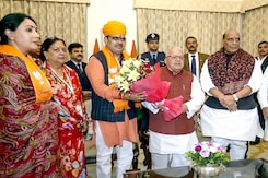 राजस्थान के राज्यपाल से मिलने पहुंचे भजनलाल शर्मा, राजनाथ सिंह और वसुंधरा राजे भी साथ राजस्थान के राज्यपाल से मिलने पहुंचे भजनलाल शर्मा, राजनाथ सिंह और वसुंधरा राजे भी साथ