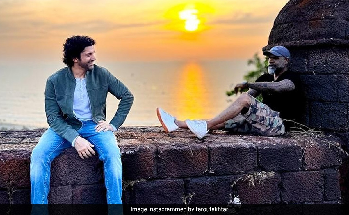 Farhan Akhtar Shares A Pic From Iconic Chapora Fort Where He Shot "Akash, Sid And Sameer Talking About Life"