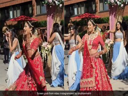 दुल्हन ने की धमाकेदार एंट्री, साजन जी घर आए पर किया शानदार डांस, तारीफ करने से खुद को रोक नहीं पा रहे लोग दुल्हन ने की धमाकेदार एंट्री, साजन जी घर आए पर किया शानदार डांस, तारीफ करने से खुद को रोक नहीं पा रहे लोग