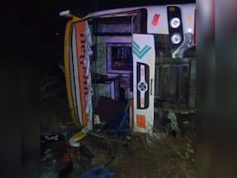 Shivpuri Accident: बस का टायर फटने से हुआ हादसा...10 से ज़्यादा यात्री घायल, 3 की हालत गंभीर  Shivpuri Accident: बस का टायर फटने से हुआ हादसा...10 से ज़्यादा यात्री घायल, 3 की हालत गंभीर