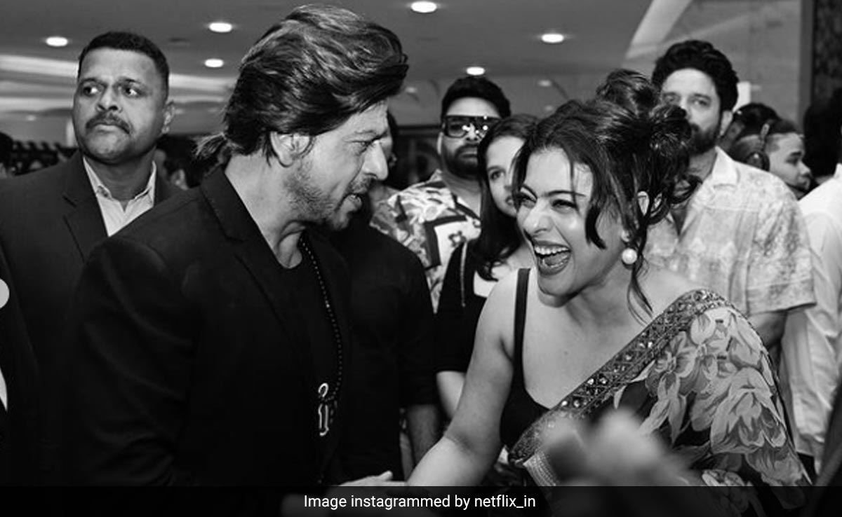 "What's The Joke," A Fan Asked Shah Rukh Khan About Viral Pic With Kajol. So He Answered