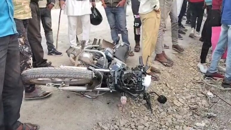MP News: तेज़ रफ़्तार बस ने बाइक को मारी टक्कर, मौके पर हुई मां-बेटे की मौत&nbsp;