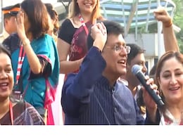 ''Looking Like A Wow'': Piyush Goyal Flags Off 'One Bharat Sari Walkathon' In Mumbai ''Looking Like A Wow'': Piyush Goyal Flags Off 'One Bharat Sari Walkathon' In Mumbai
