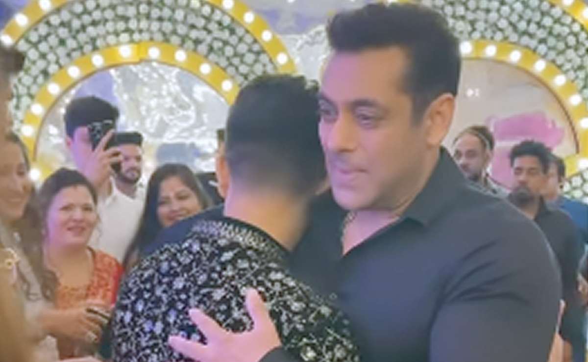 Salman Khan Attends <i>Dabangg</i> Choreographer Mudassar Khan's Wedding. Video Inside