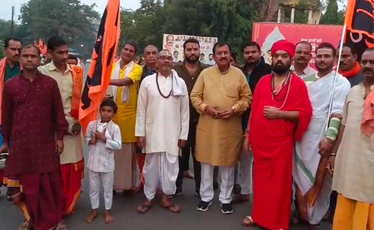 CG Election: मतगणना के पहले भैरव बाबा के शरण में पहुंचे विजय बघेल, हाई प्रोफाइल सीट पाटन से हैं भाजपा प्रत्याशी