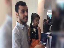 गोद में दिख रही छोटी बच्ची की उम्र है 30 साल, ये है दुनिया की सबसे छोटी महिला, देखें वायरल वीडियो गोद में दिख रही छोटी बच्ची की उम्र है 30 साल, ये है दुनिया की सबसे छोटी महिला, देखें वायरल वीडियो