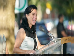 Montreal Mayor Valerie Plante Collapses During News Conference, Says Will Reduce Workload Montreal Mayor Valerie Plante Collapses During News Conference, Says Will Reduce Workload