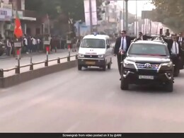 Watch: वाराणसी में PM मोदी के काफिले ने एंबुलेंस को दिया रास्ता