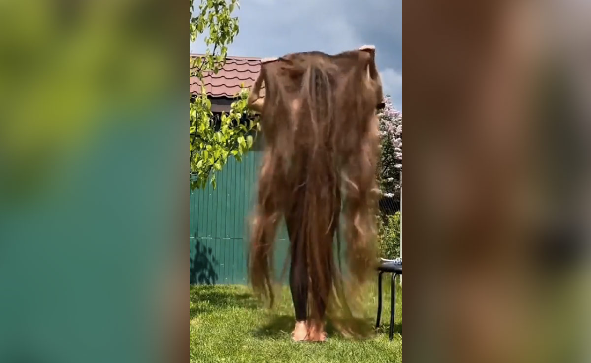 बालों की लंबाई देख फटी की फटी रह जाएंगी आंखें, लड़की के लॉग हेयर देख नेटिजंस को आई Repunzal की याद