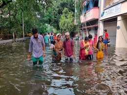 Anger Against Government As Chennai Residents Battle Floods Anger Against Government As Chennai Residents Battle Floods