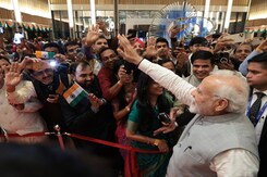 "<i>Abki Baar, 400 Paar</i>" Chants Ring As PM Greets Indian Community In Dubai "<i>Abki Baar, 400 Paar</i>" Chants Ring As PM Greets Indian Community In Dubai