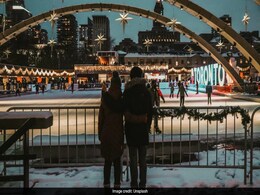 "Tinselling": All About The New Christmas Dating Trend Taking Over Internet "Tinselling": All About The New Christmas Dating Trend Taking Over Internet