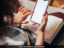 फोन से निकलने वाली ब्लू लाइट के 10 बड़े नुकसान, बच्चों से तो दूर ही रखें मोबाइल, बार-बार इस्तेमाल करने से बचें फोन से निकलने वाली ब्लू लाइट के 10 बड़े नुकसान, बच्चों से तो दूर ही रखें मोबाइल, बार-बार इस्तेमाल करने से बचें