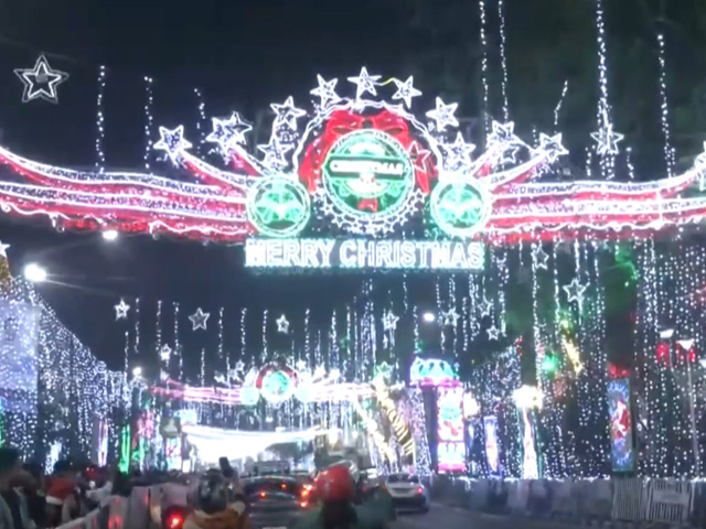 Festive Fervour Grips Kolkata Ahead Of Christmas