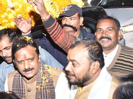 डिप्टी CM बनने के बाद रीवा विधानसभा पहुंचें राजेंद्र शुक्ला, नर्मदा नदी को लेकर जारी किए आदेश डिप्टी CM बनने के बाद रीवा विधानसभा पहुंचें राजेंद्र शुक्ला, नर्मदा नदी को लेकर जारी किए आदेश