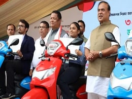 CM हिमंत ने 12वीं बोर्ड परीक्षा में बेहतर प्रदर्शन करने वाले 35 हजार से अधिक स्टूडेंट को बांटे स्कूटर CM हिमंत ने 12वीं बोर्ड परीक्षा में बेहतर प्रदर्शन करने वाले 35 हजार से अधिक स्टूडेंट को बांटे स्कूटर