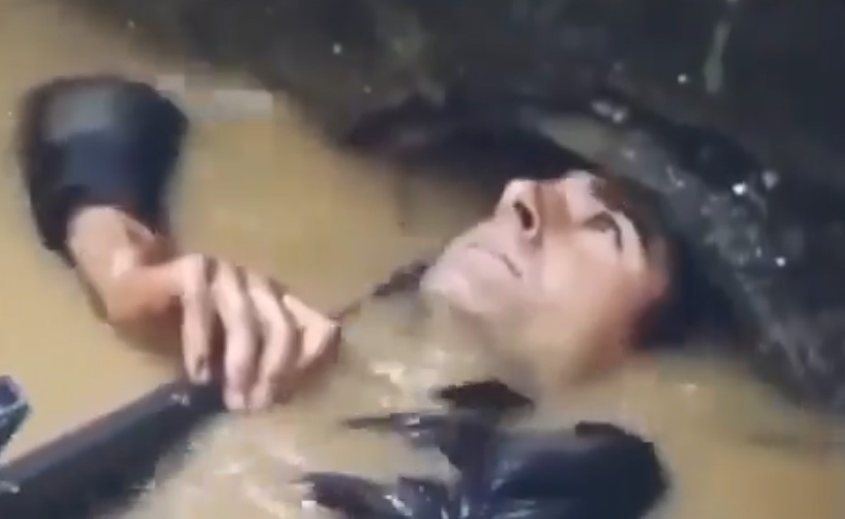 उफनती नदी, संकीर्ण नाले के बीच गन के साथ जाना पड़ता है, तब 1000 में एक मरीन कमांडो बनता है, देखें वीडियो