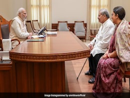 स्मृति ईरानी ने अपने पिता के साथ PM मोदी से की मुलाकात, बोलीं- ऐसा लगा जैसे PTM चल रही है... स्मृति ईरानी ने अपने पिता के साथ PM मोदी से की मुलाकात, बोलीं- ऐसा लगा जैसे PTM चल रही है...