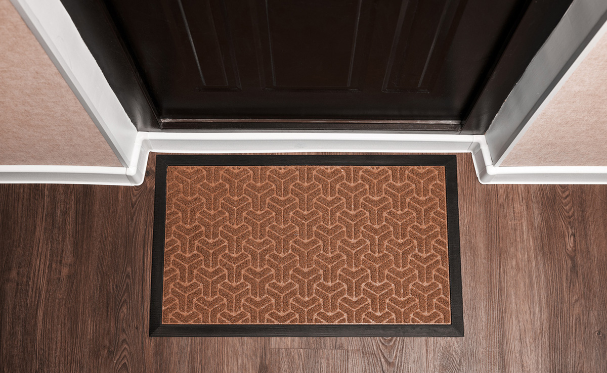 अमेज़ॉन के ये बेहतरीन डोर मैट्स घर को देंगे मॉडर्न लुक, 300 रुपये से भी कम है कीमत