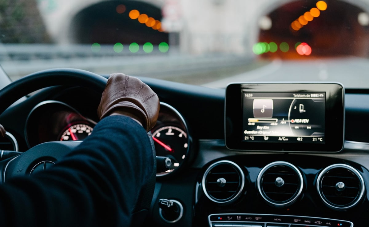 Шофирането по индийски пътища не е само за валидна шофьорска