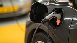 EV Policy: भारत बनणार इलेक्ट्रिक कार हब! केंद्र सरकारची नवीन योजना ठरणार फायदेशीर