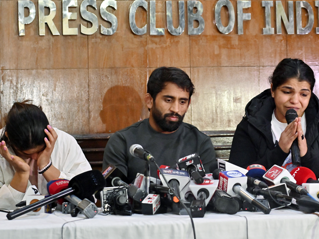 साक्षी मलिक, विनेश फोगाट और बजरंग पुनिया ने कुश्ती संघ चुनाव परिणाम के बाद क्या कहा?