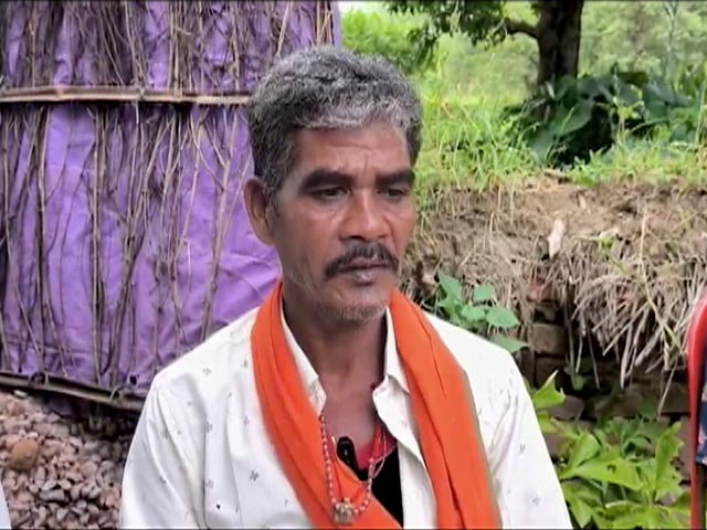 छत्तीसगढ़ : दंगों में मारा गया था बेटा, रिक्शा चालक ने दिग्गज मंत्री को हरा दिया