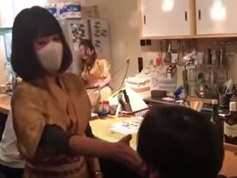 अजब-गजब: जापान का अनोखा रेस्टोरेंट...जहां पैसे देकर लोग खाते हैं थप्पड़, VIDEO देख रह जाएंगे दंग