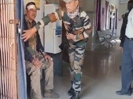 CG News: रायगढ़ में ट्रांसपोर्टर्स और त्रिपुरा राइफल्स के बीच हुई मारपीट, 6 जवान घायल , जानिए क्या है मामला CG News: रायगढ़ में ट्रांसपोर्टर्स और त्रिपुरा राइफल्स के बीच हुई मारपीट, 6 जवान घायल , जानिए क्या है मामला
