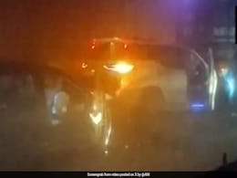 1 Dead, 12 Injured In Multi Vehicle Pile-Up On Agra-Lucknow Expressway In UP 1 Dead, 12 Injured In Multi Vehicle Pile-Up On Agra-Lucknow Expressway In UP