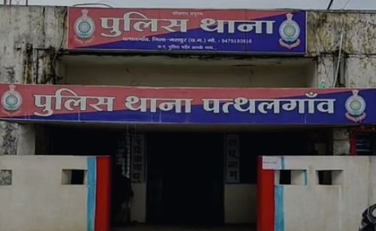 Chhattisgarh News: नाबालिग बच्चे को रस्सी से बांधकर बुरी तरह पीटा, वीडियो वायरल होने के बाद हरकत में आई पुलिस