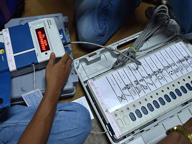 MP Election Result: भाजपा की जीत के बाद फिर कठघरे में EVM, अब SP व RP के नेताओं ने उठाए ये गंभीर सवाल