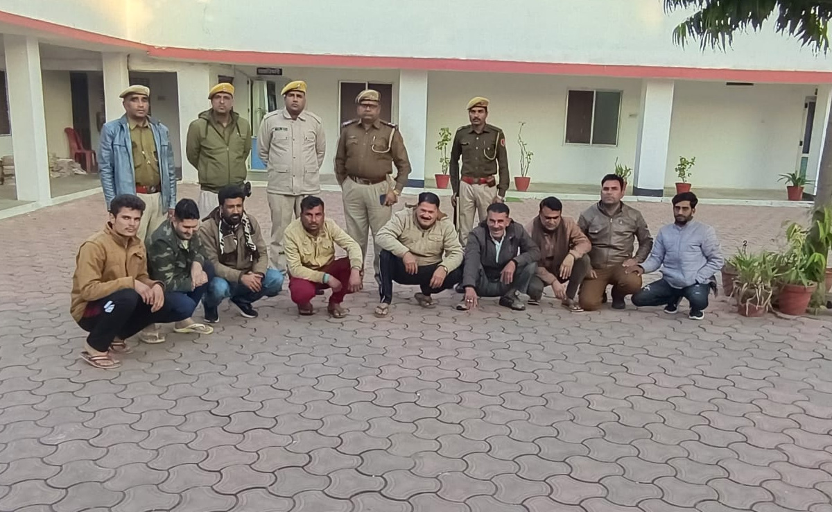 प्रतापगढ़ में पुलिस की बड़ी कार्रवाई, 4 हिस्ट्रीशीटर समेत 9 बदमाशों को किया गिरफ्तार