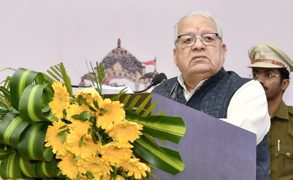 हिंदी भाषा को कामकाजी भाषा बनाना चाहिए तभी होगा लाभ - कालराज मिश्र