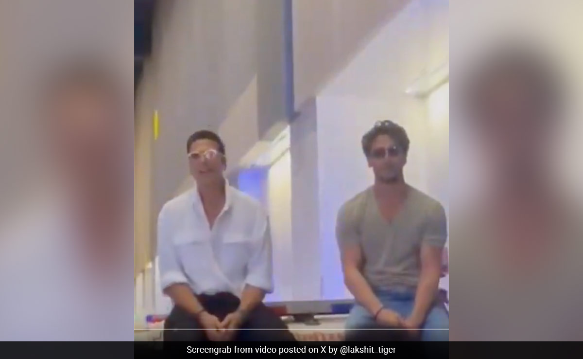 Watch: Akshay Kumar And Tiger Shroff's Blockbuster Entry At An Event Atop Police Van
