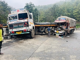 जबलपुर में खौफनाक हादसा...सरिया से भरे ट्रकों में हुई जोरदार टक्कर, मौके पर ड्राइवर की मौत जबलपुर में खौफनाक हादसा...सरिया से भरे ट्रकों में हुई जोरदार टक्कर, मौके पर ड्राइवर की मौत