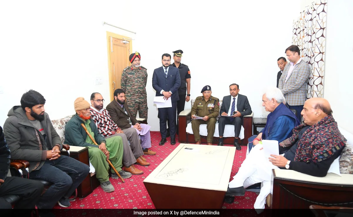 Rajnath Singh Meets Families Of 3 Civilians Killed After J&K Attack - Vimarsana News