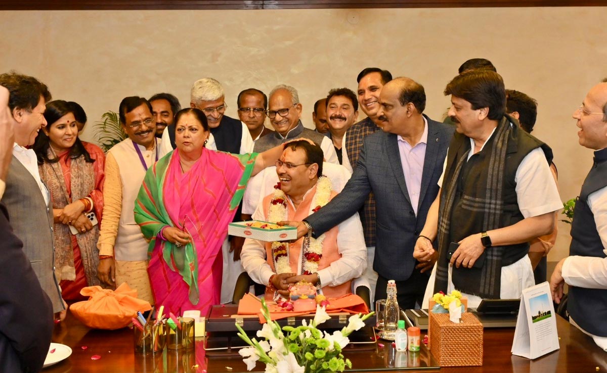 राजस्थान के नए CM भजन लाल को 'मैडम' का आशीर्वाद, वायरल हो रहा वसुंधरा का यह वीडियो
