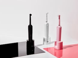 इलेक्ट्रिक टूथब्रश और वॉटर फ्लॉसर्स पर अमेज़ॉन दे रहा 65% तक का डिस्&zwj;काउंट, फौरन खरीदें