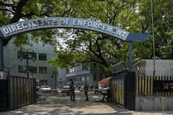 तमिलनाडु में रिश्वत लेते ED अधिकारी को पुलिस ने दबोचा, समझें क्या है पूरा मामला तमिलनाडु में रिश्वत लेते ED अधिकारी को पुलिस ने दबोचा, समझें क्या है पूरा मामला