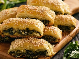 This Weekend, Get The Good Times Rolling With These Yummy Spinach Corn Bread Rolls This Weekend, Get The Good Times Rolling With These Yummy Spinach Corn Bread Rolls