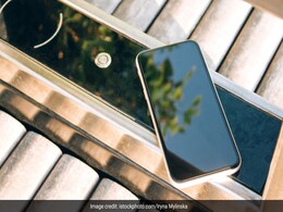 अब सड़क किनारे बनी बेंच पर बैठते ही आपका फोन हो जाएगा चार्ज, देखें VIDEO अब सड़क किनारे बनी बेंच पर बैठते ही आपका फोन हो जाएगा चार्ज, देखें VIDEO