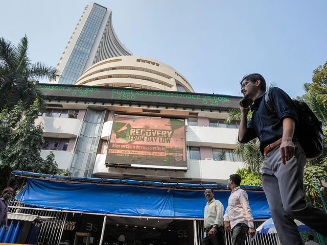 बाजार के नए शिखर पर पहुंचने से सुबह के सौदों में निवेशकों की पूंजी 2.17 लाख करोड़ रुपये बढ़ी