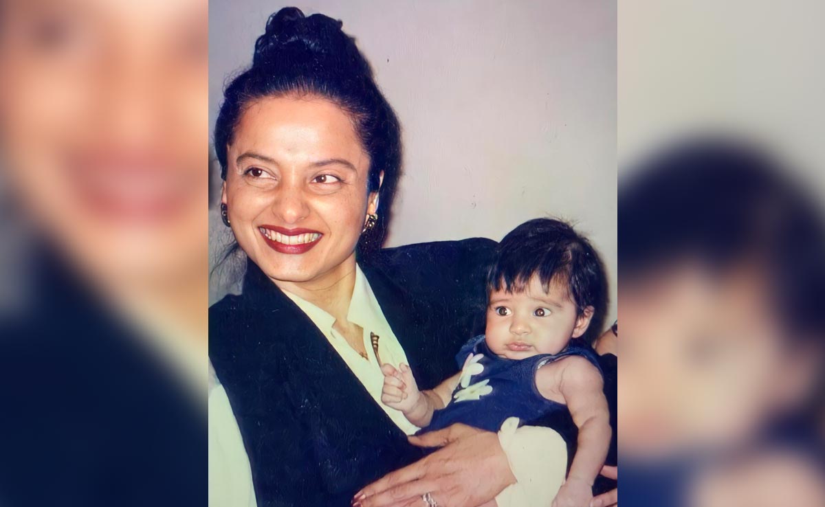 रेखा की गोद में नजर आ रही बच्ची बन चुकी है ग्लैमरस डीवा, विद्या बालन की बन सकती हैं देवरानी, पहचाना क्या ?