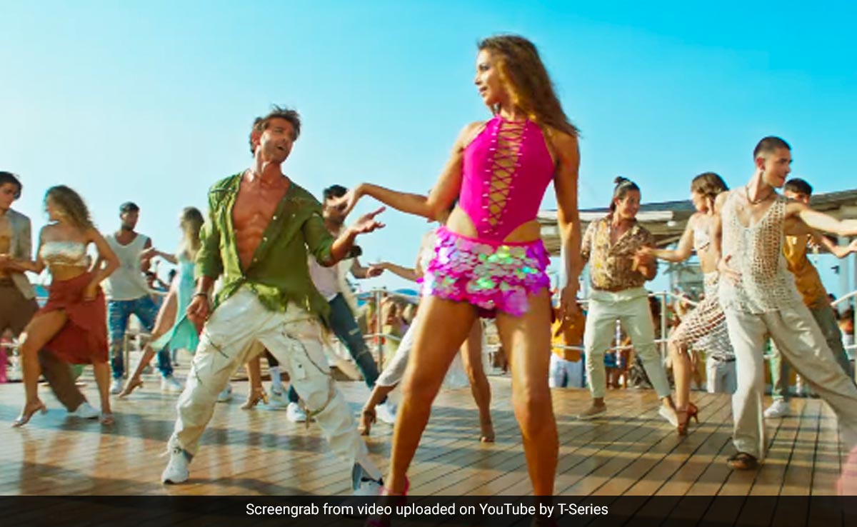 <i>Fighter</i> Song <i>Ishq Jaisa Kuch</i>: We Dare You To Look Away From Deepika Padukone-Hrithik Roshan