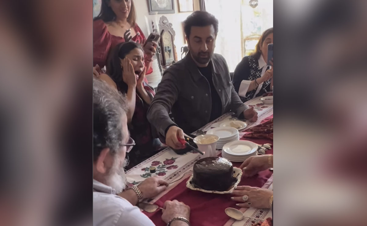 Inside Video From The Big Fat Kapoor Christmas Featuring Ranbir, Alia And Others